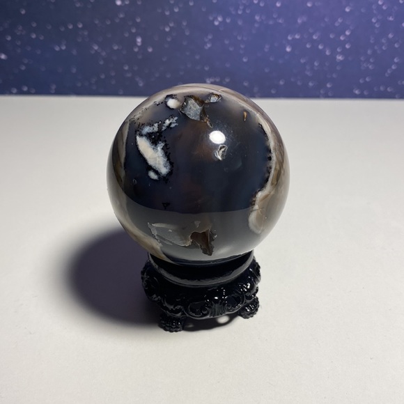 Volcanic Agate Sphere (UV Reactive) Comes with sphere holder - Picture 3 of 3